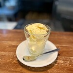 パラダイス ピザ - 相棒曰く、〆のアフォガードは必須との事