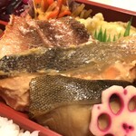 旬海堂 - 三彩弁当（銀たらみりん漬け、宮城サーモン旬海漬け、アラスカめぬけ生塩麹漬け）