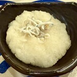 武蔵小山 神鶏 - お通し〜しらすおろし398円