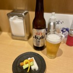 黒豚とんかつ ほり壱 - 揚げ物の出来上がりは、ピクルスとビールで待つべし！