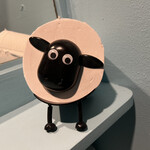 ラム串と洋酒 雨模羊 - トイレにショーンいた