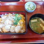 なか卯 - 料理写真:絶品親子重・大盛＋味噌汁・漬物セット