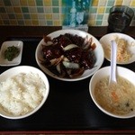 加納食堂 - 黒酢入りまっ黒酢豚定食