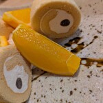 仙台牛タンと野菜巻き串 完全個室居酒屋 福丸  - オレンジとロールケーキとホイップクリーム♪