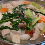 仙台牛タンと野菜巻き串 完全個室居酒屋 福丸  - もつ鍋出来上がり♪