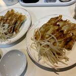 喜慕里 - 25分後に到着です！　右がエビ餃子　左がイカ餃子