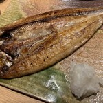 勝龍庵 肴家 くのり - 俺は骨も食べる。しっかり絞られた荒削りの大根おろしが芸の細かさを象徴する。