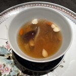 仁修樓 - 生薬とスッポンと地鶏のスープ 