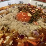 セアブラノ神 伏見剛力 - 背脂卵黄麻婆まぜそば