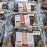 越前そばの里 - "越前菓匠 福のあん" の ぼたもち 2個入 350円（税込）。