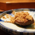 膳処末富 - ●薪焼きした椎茸
      半分は卵黄と白トリュフ掛け