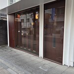 サンルーカルバー - R7.12  店舗前