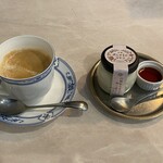 洋食屋 花きゃべつ - コーヒーと白無垢たまごと和三盆のプリン