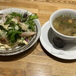 洋食 おがた - サラダ　　スープ