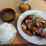 鳥の唐揚げ甘酢餡かけ・・・