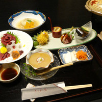 志ぐれ亭 - 2012年10月　一泊二食付の夕食。このほかにも天ぷら、そば、デザートなどがありました。
