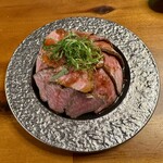 炭火居酒屋 華 - ローストビーフ丼