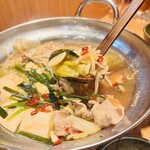 大衆酒場 華の金曜日 - もつ鍋、美味しく頂いてる所です╰(*´︶`*)╯