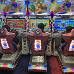 ホルモン徳いち - 布施のゲーセンにて
      麻爺家の熱い戦いが始まる！