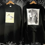 ブラックプール ハンバーガー カフェ - 嫁さん描いたイラストと嫁さんと私が合作したイラストをTシャツにして贈呈。