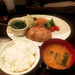 レプリゼント - 週替りのハンバーグ定食（850円）