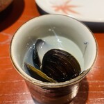 日本橋 蕎ノ字 - 【椀】
      ② 小川原湖産大和蜆、原木椎茸