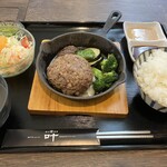 焼肉酒場 叶 - ハンバーグ定食。