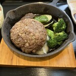 焼肉酒場 叶 - ハンバーグ定食。