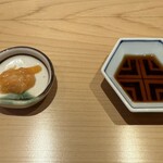 鮨 大地 - 刺身用のコノコ(なまこの卵巣)と醤油