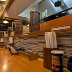 らぁ麺 とうひち - カウンター席奥に座りました。