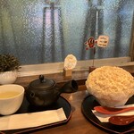 大阪浪花家 - かき氷をあったかいお茶と。至福。