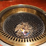 焼肉の家 いちえん - ガスは弱い目ですが,備長炭で遠赤効果で柔らかく焼けましたょ(*´σｰ｀)