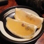 焼肉の家 いちえん - タンに付けるレモン( *´艸｀)