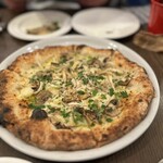 matilda - きのこのピッツァ トリュフオイルがかかってて美味