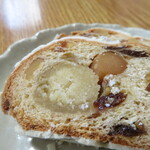 クーネルベーカリー - すばらしい断面✨そしてカット下手すぎ問題。