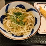 うまげな - 料理写真:かけ並 420円、大海老天 210円