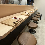 軍鶏拉麺 飛天 - 厨房向きカウンター6席②