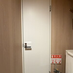 軍鶏拉麺 飛天 - 入って奥右側にお手洗いあり