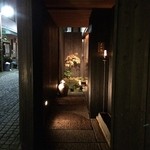 では中の方へ。