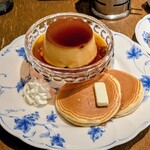 喫茶トリコロール - プリンもホットケーキも食べたい方にオススメ♪