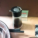 麺遊心 - 替え玉と一緒に提供されるタレ（H26.12.5撮影）