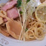 貝ガラ屋 - 濃厚カキつけ麺　麺アップ