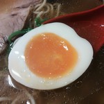 麺遊心 - 麺遊心ラーメン￥720の味玉半個（H26.12.5撮影）