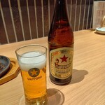 炭火と串焼きと肴 原価酒場 イロ鶏ドリ - サッポロラガー瓶ビール