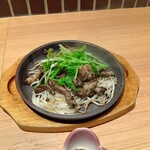 炭火と串焼きと肴 原価酒場 イロ鶏ドリ - 極みせせり炭火焼き