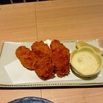 炭火と串焼きと肴 原価酒場 イロ鶏ドリ - 王道の牡蠣フライ