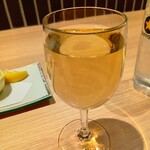 炭火と串焼きと肴 原価酒場 イロ鶏ドリ - 白ワイン