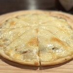 ジャズクラブダフネ - アンチョビガーリックピザ：1,100円