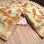 ジャズクラブダフネ - アンチョビガーリックピザ：1,100円