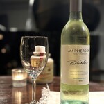 ジャズクラブダフネ - 白ワインボトル：3,600円